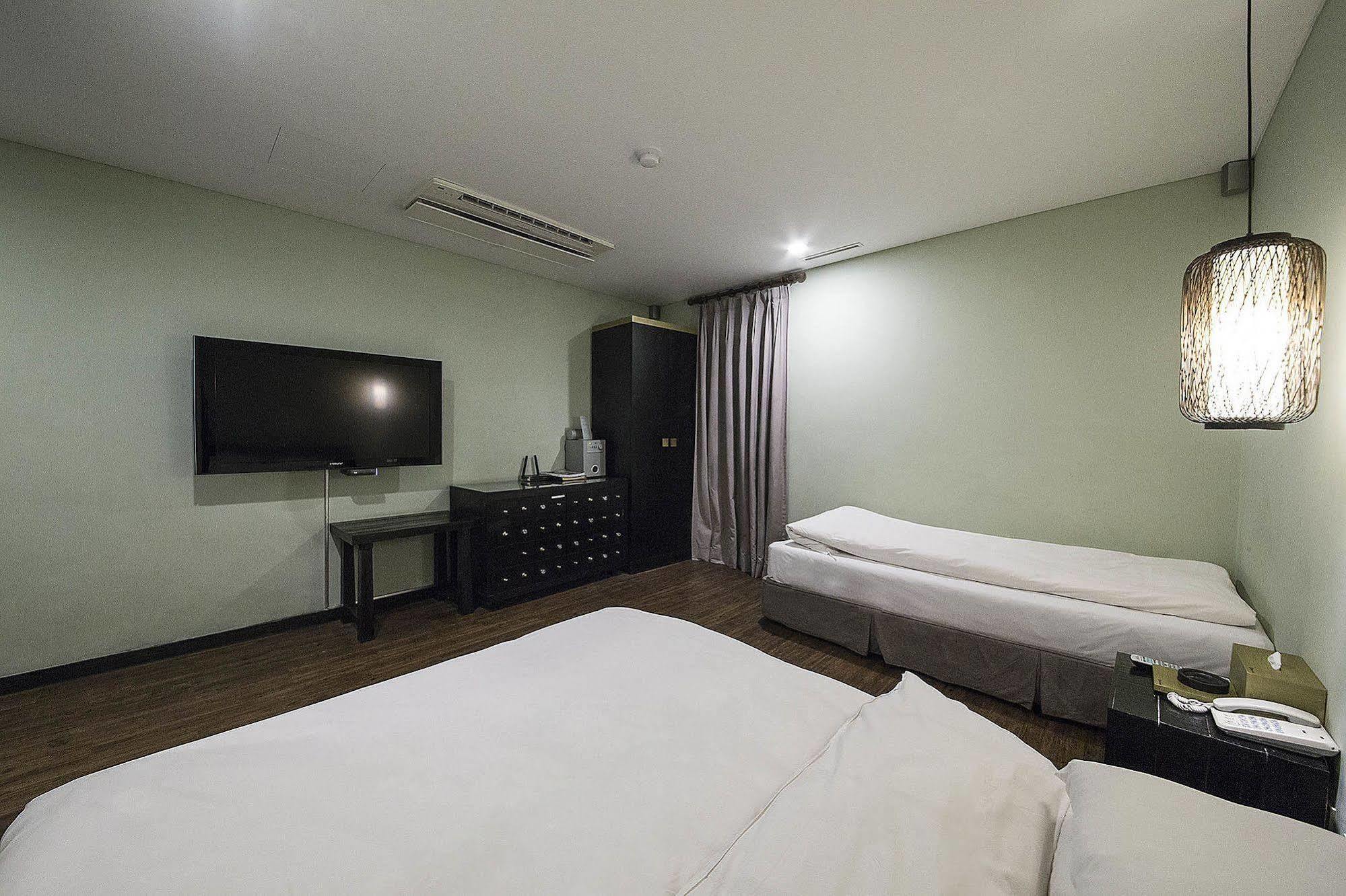 Mate Hotel Seoul Gimpo Exterior photo