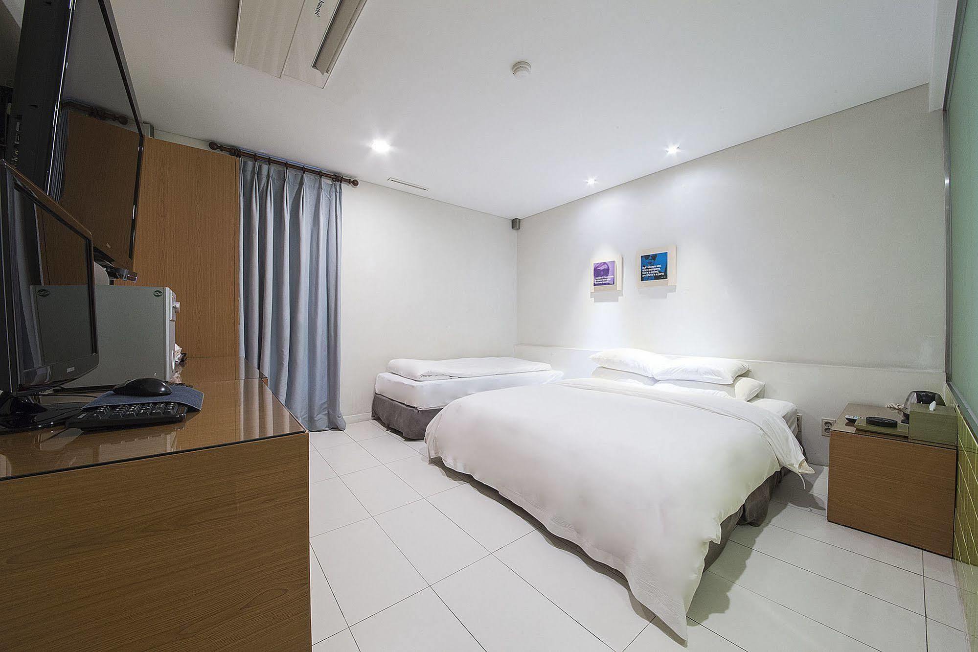Mate Hotel Seoul Gimpo Exterior photo